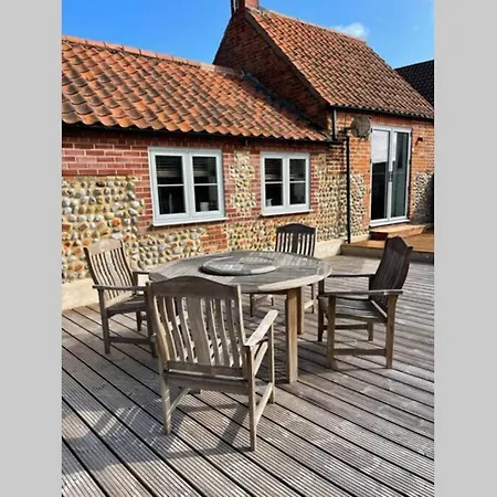 Charming, Cosy Waterside Retreat In Gimingham, North Norfolk Villa Exterior photo