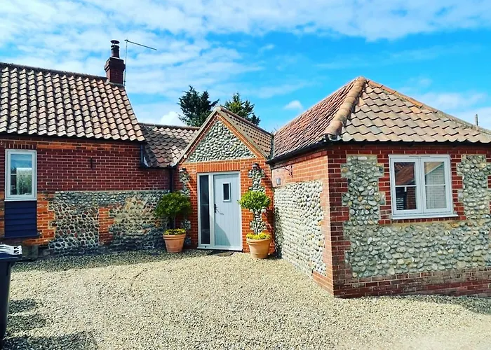 Charming, Cosy Waterside Retreat In Gimingham, North Norfolk