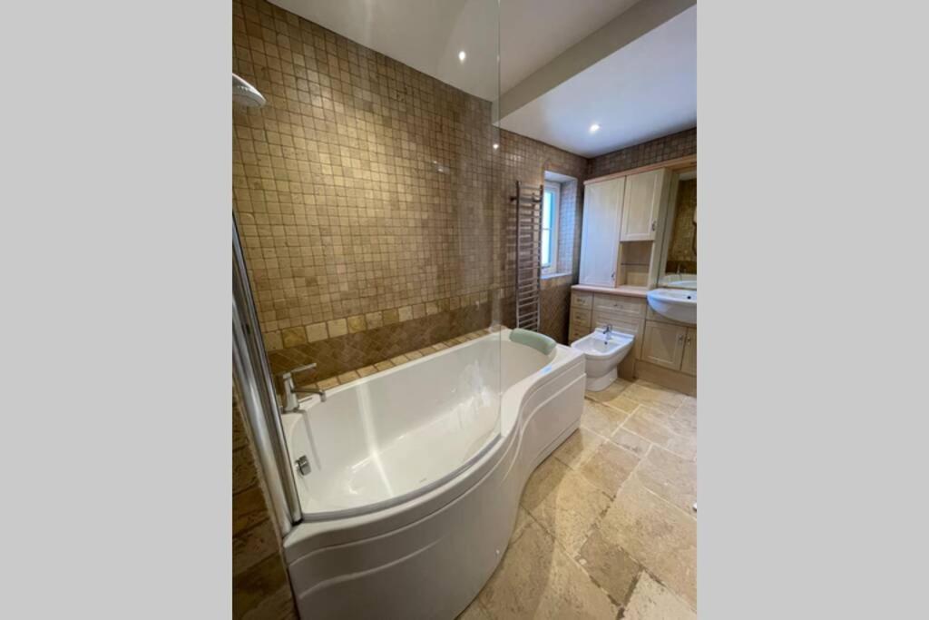 Charming, Cosy Waterside Retreat In Gimingham, North Norfolk Holiday home