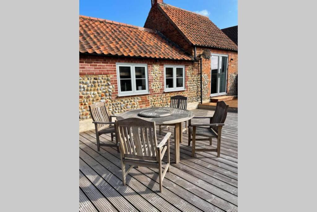 Charming, Cosy Waterside Retreat In Gimingham, North Norfolk Holiday home